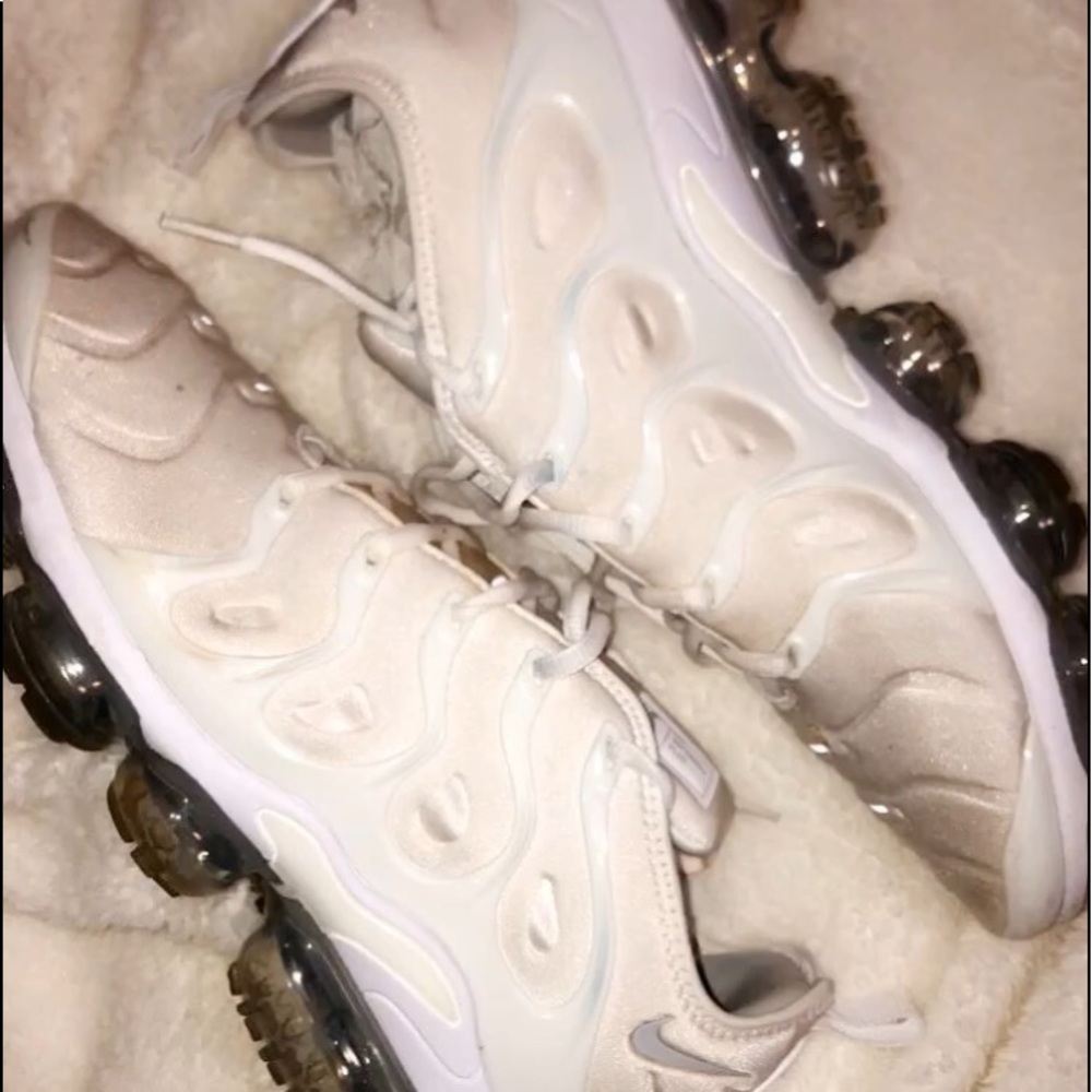 White VaporMax Plus